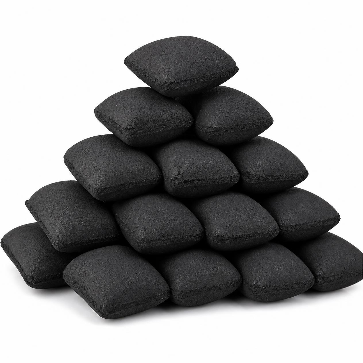 Pila de briquetas de carbón vegetal tipo almohadilla